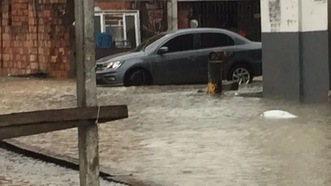 Chuva Causa Alagamentos E Deslizamentos Em V Rios Pontos De Manaus