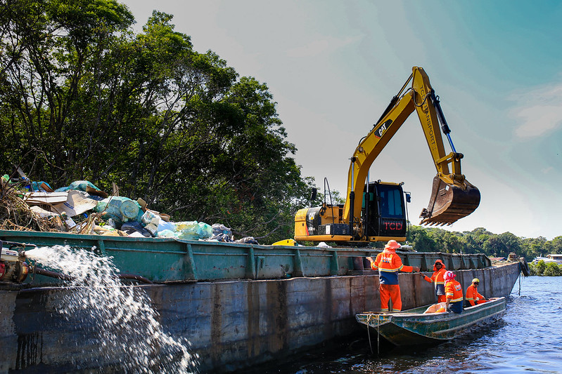 Prefeitura De Manaus Entrega Mais Dois Coletores Flutuantes De Res Duos