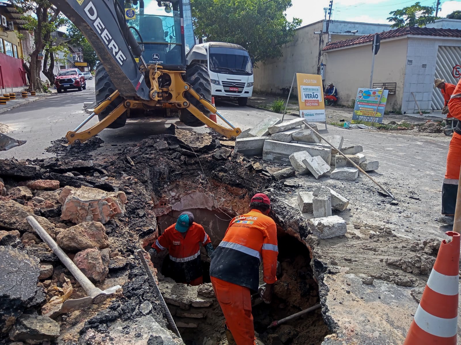 Prefeitura De Manaus Recupera Rede De Drenagem Profunda No Bairro