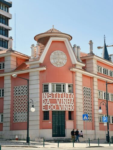 Instituto da Vinha e do Vinho building under clear skies in Lisbon.
